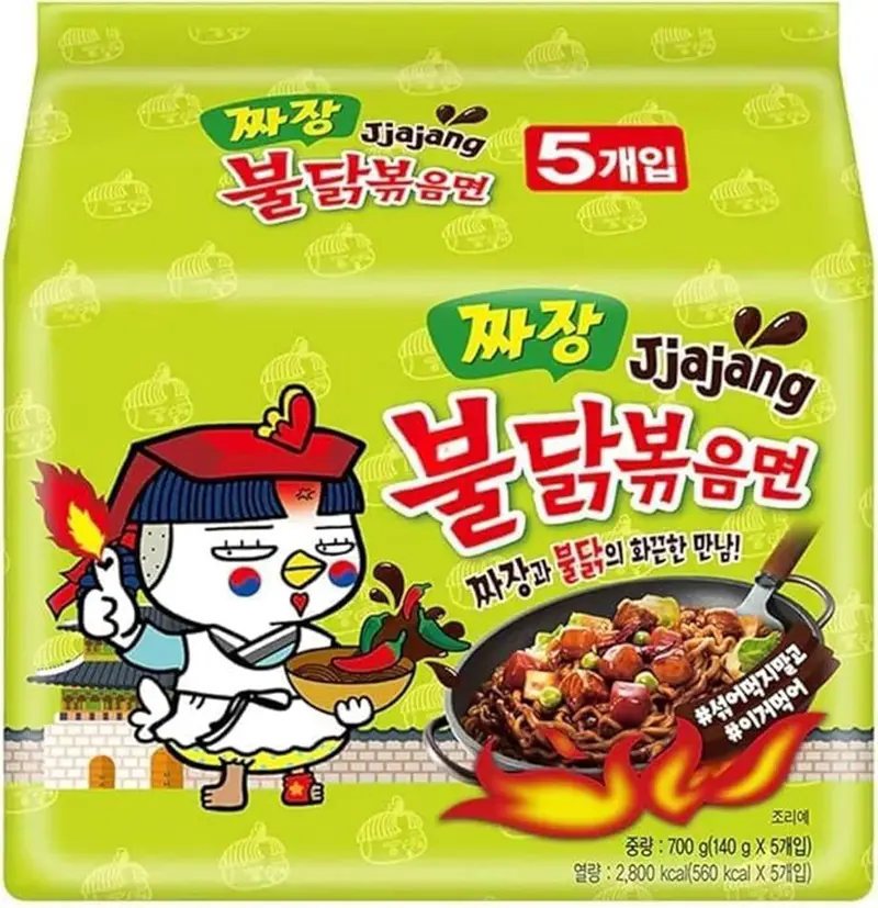 Pack de 5 Samyang Buldak Jjajang. La Fusión Perfecta de Fideos Coreanos de Pollo Picante y la Salsa Agridulce de Frijol Negro (Jjajangmyeon). Un Sabor Único.