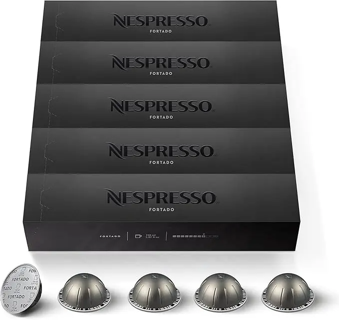 Pack de 50 cápsulas Nespresso Vertuo Fortado. Café intenso (8/13) para Gran Lungo (150 ml) con un perfil de sabor rico en notas de cacao y madera de roble.