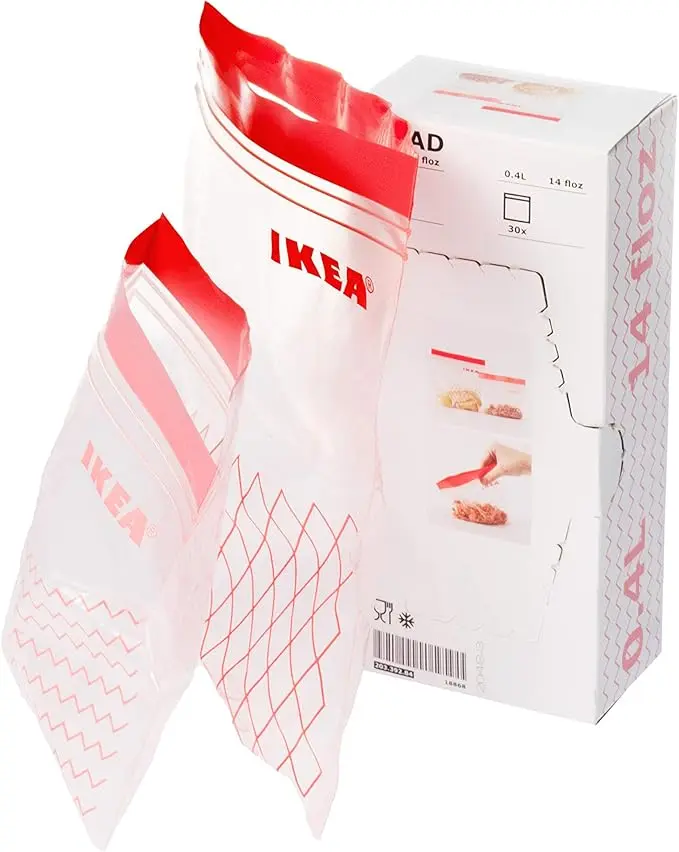 Pack de 60 Bolsas Reutilizables IKEA ISTAD Rojas con Cierre Hermético. Incluye 30 bolsas de 1L y 30 bolsas de 0,4L, perfectas para congelar y conservar alimentos.