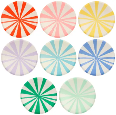 Platos grandes de rayas de colores
