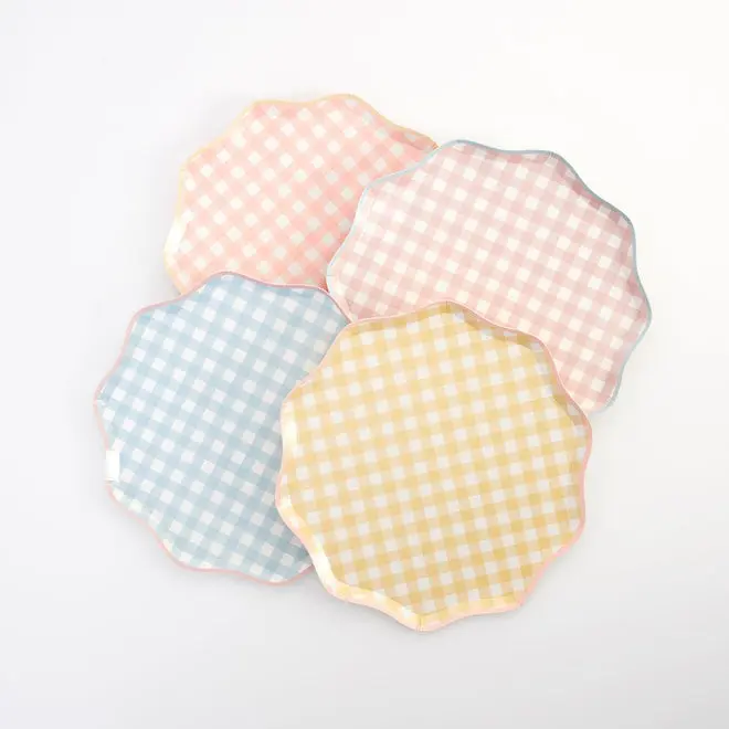 Platos medianos en 4 colores vichy