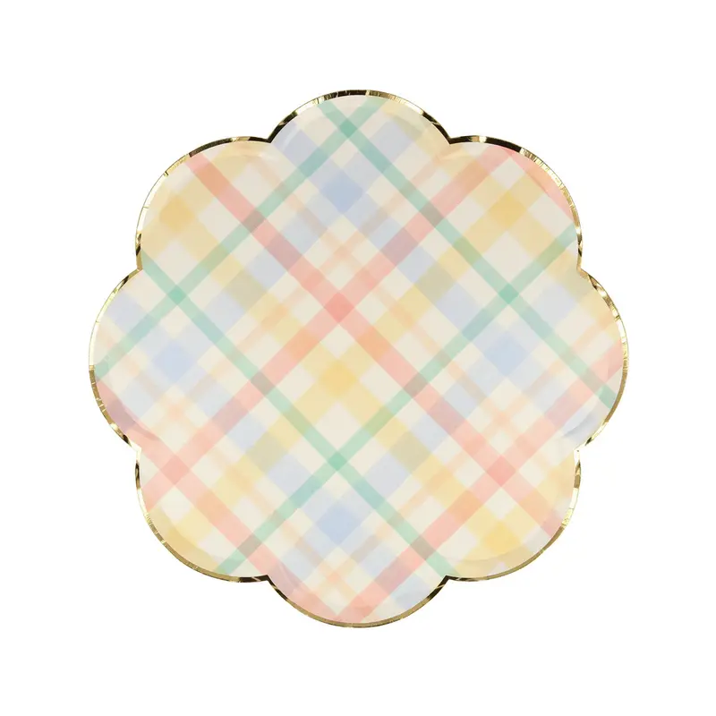 Platos pequeños con patrón de cuadros