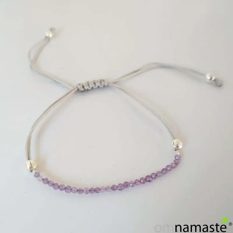 Pulsera mineral plata macramé Iolita