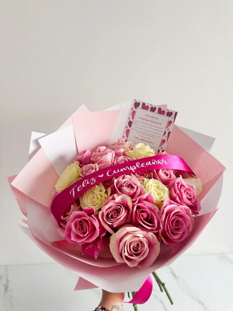 Ramo de 25 rosas con cinta personalizada