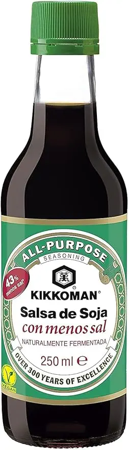 Salsa de Soja Kikkoman Baja en Sal de 250ml. Disfruta de todo el sabor y el aroma de la salsa de soja fermentada naturalmente, pero con un 43% menos de sodio.