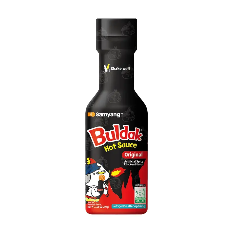 Salsa Samyang Buldak Picante sabor Pollo, 200g. La botella individual con el auténtico sabor a pollo de fuego coreano para aderezar, marinar o dipear en todos tus platos favoritos.