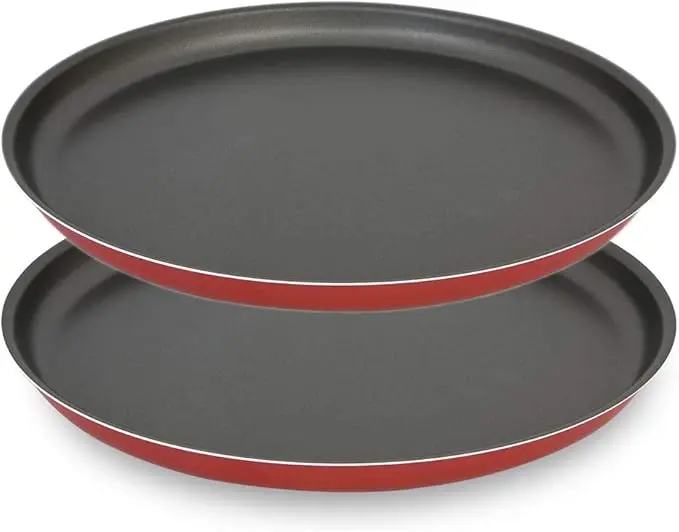 Set de 2 Moldes para Pizza Menax de 30 cm. Un pack de dos bandejas de horno fabricadas en Italia, de aluminio con recubrimiento antiadherente para una pizza siempre perfecta.