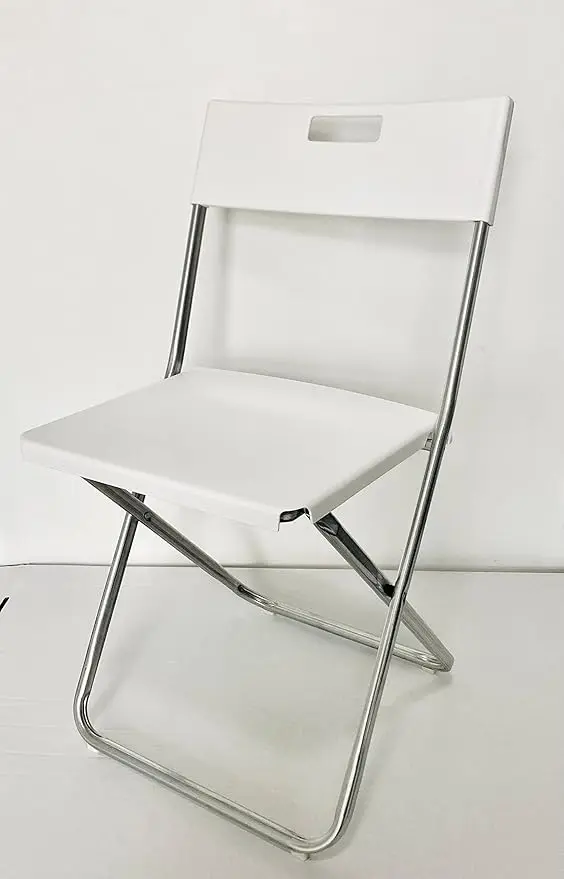 Silla Plegable Gunde de Ikea en color Blanco. Diseño funcional y ligero, ideal para ahorrar espacio. Estructura de acero y asiento de plástico de polipropileno.
