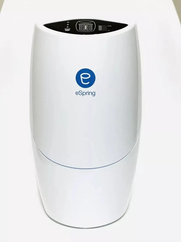 Sistema de Tratamiento de Agua eSpring™  (instalación debajo de la encimera)