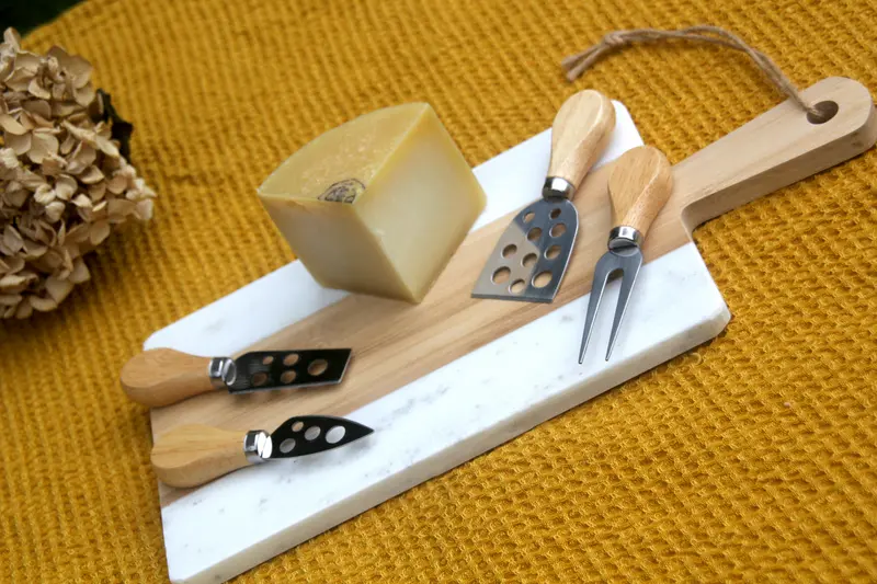 Tabla madera y marmol