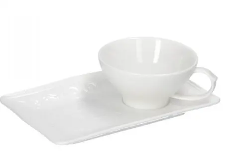 Taza de té con bandeja rectangular