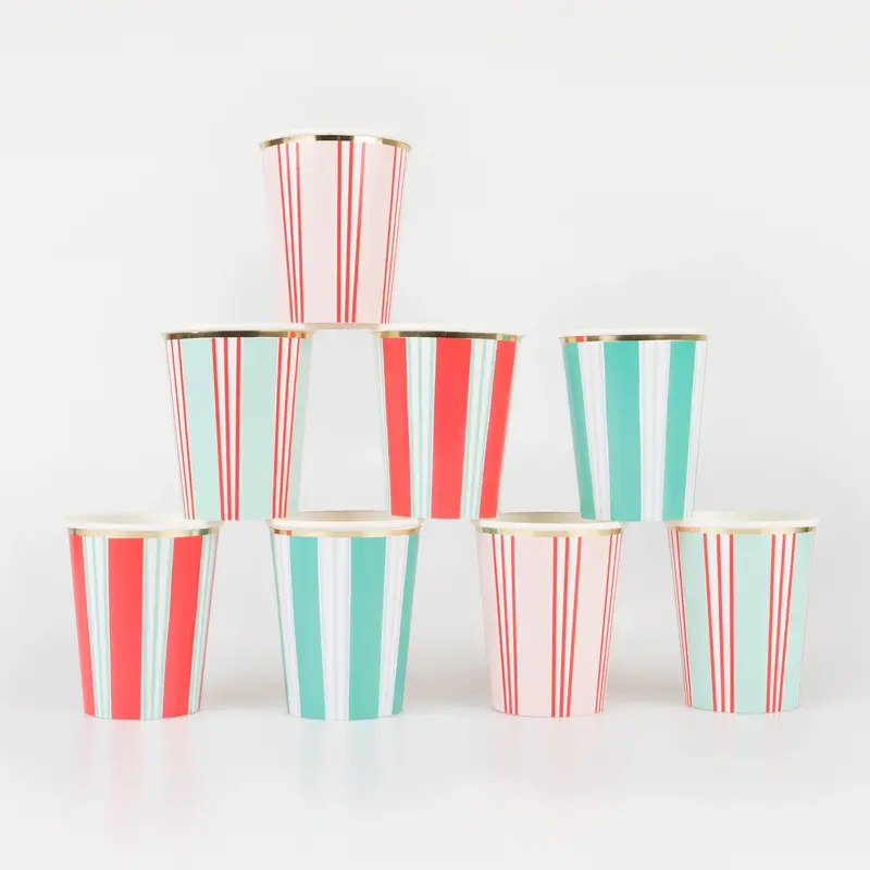Vasos con rayas con bordes dorados