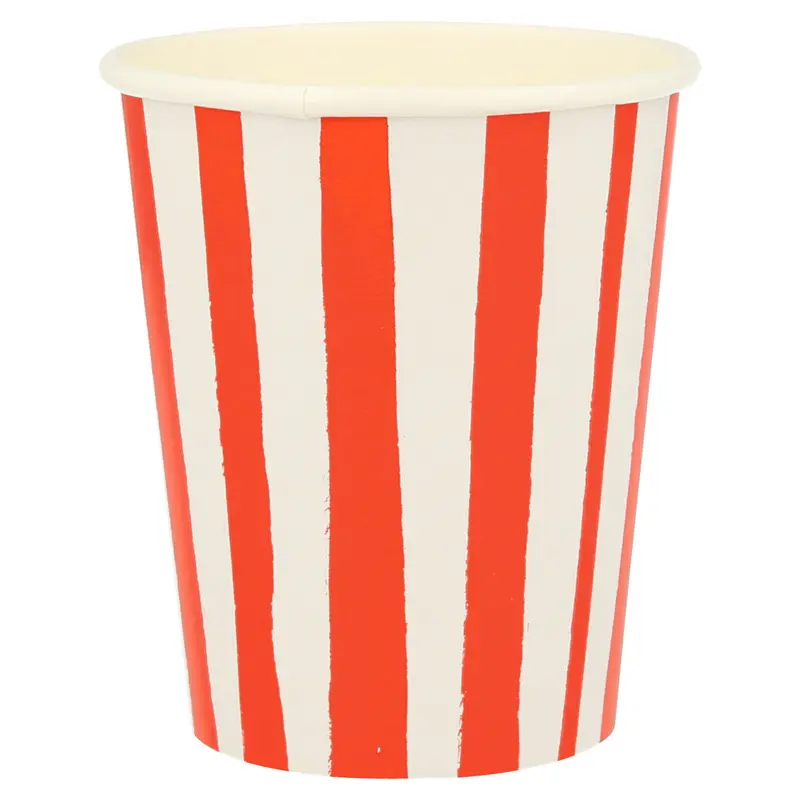 Vasos con rayas rojas