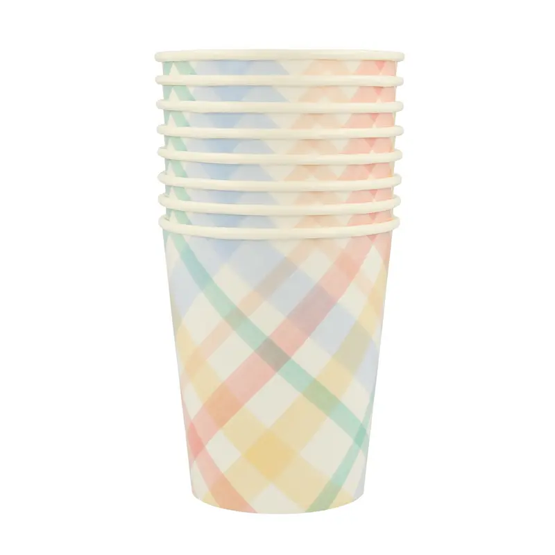 Vasos de patrones a cuadros